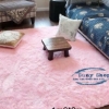Thảm lông lót sàn màu hồng nhạt 